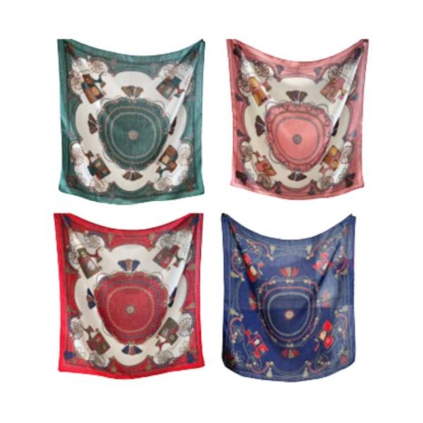 BANDANA 90x90 CON ESTAMPADO DE CARRUAJES ROSADO