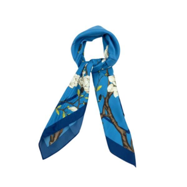 BANDANA 90x90 CON ESTAMPADO DE FLORES TURQUESA