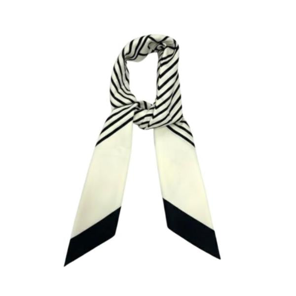 BANDANA 90x90 CON ESTAMPADO MARCA TOTEME BLANCO