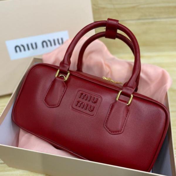 Bolso Mano Diseño Arcadie Miu Miu Rojo
