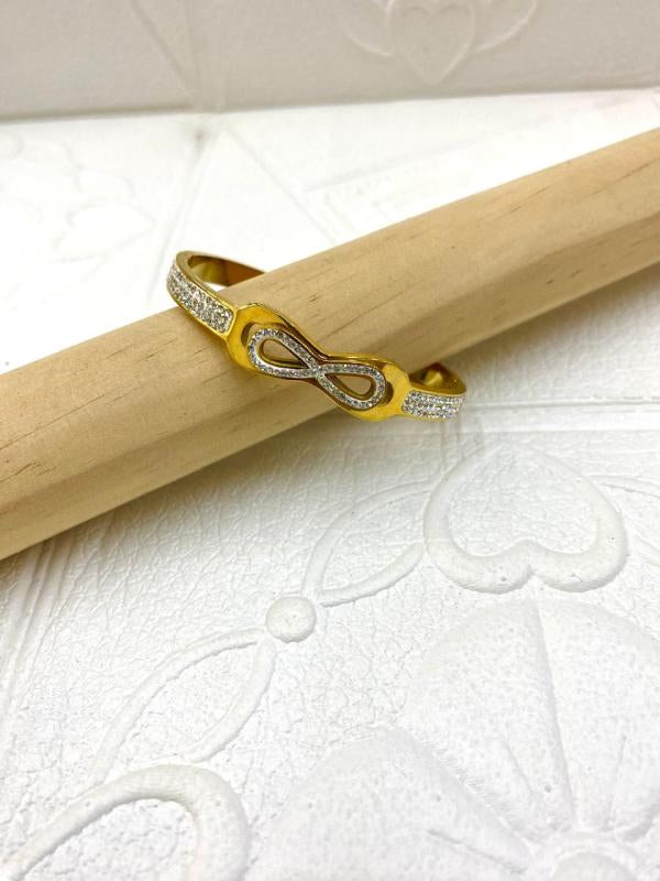 Pulsera De Acero Rigida Tiffanny Diseño Lazo Perlas Dorado