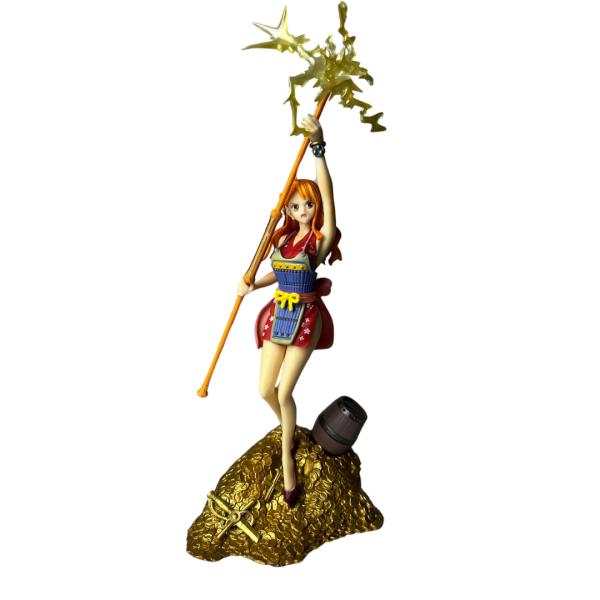 Figura de Nami con Base de Tesoro – One Piece