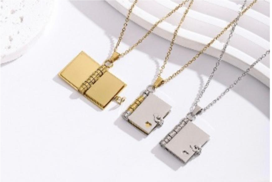 CADENA CON DIJE DE LIBRO ACERO INOXIDABLE PARA GRABADO LASER DORADO