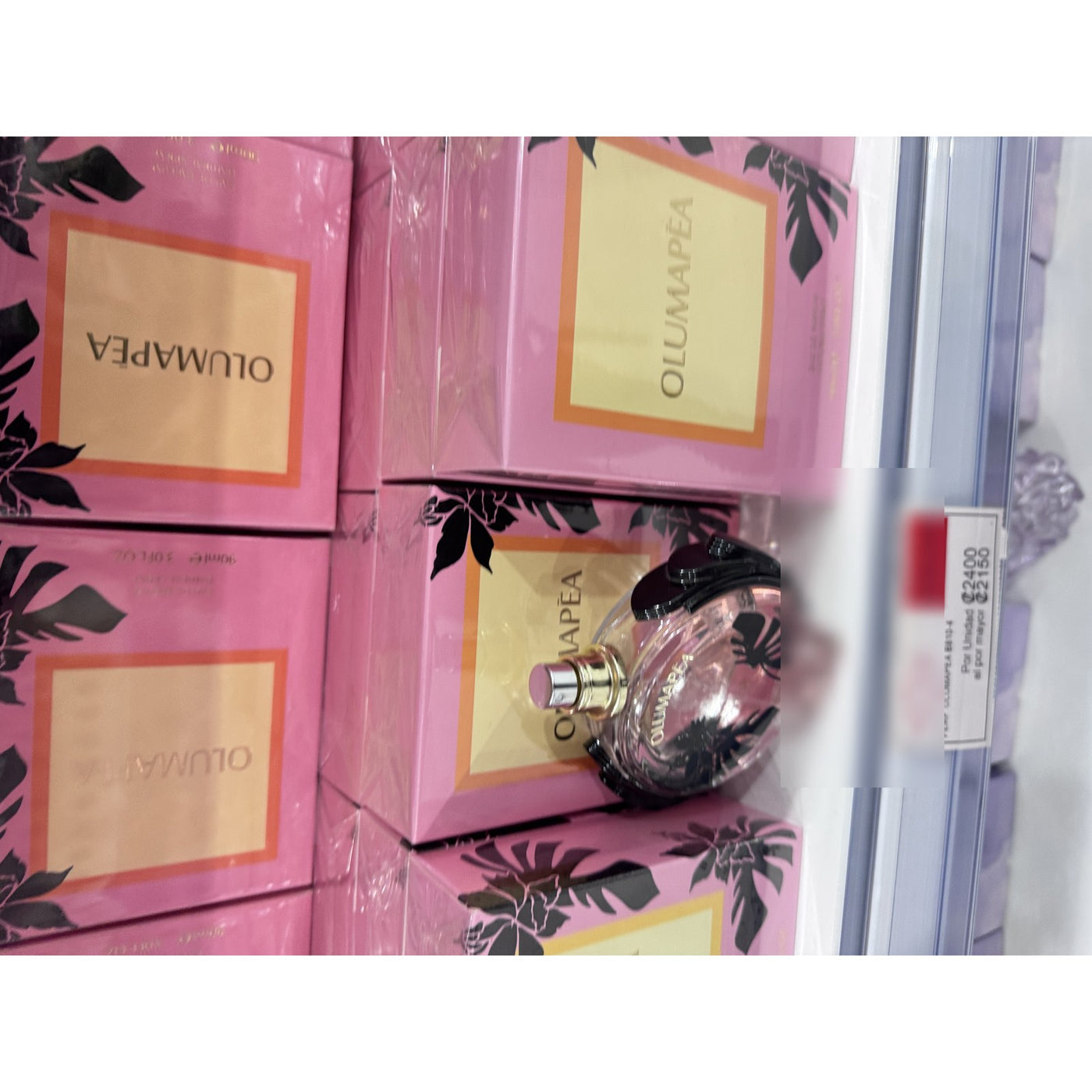Perfume Olumapea Eau de Parfum 90ml Frasco Rosado con Hojas Tropicales Negras