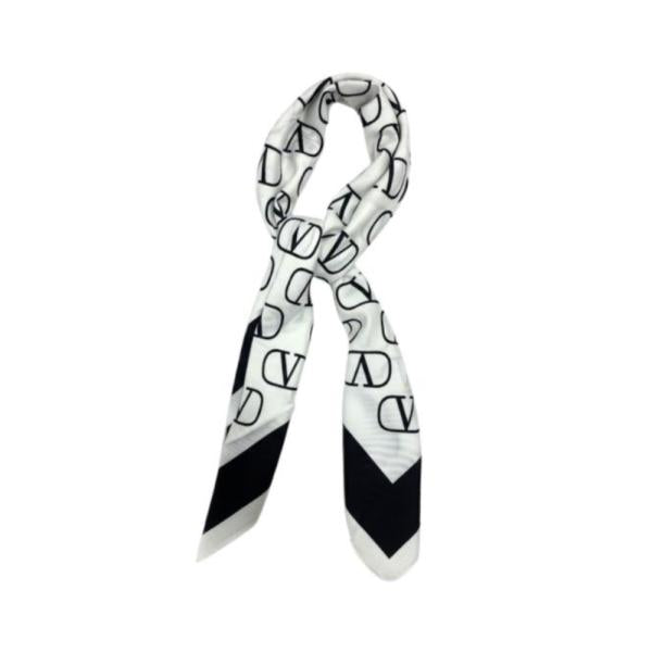 BANDANA 90x90 CON ESTAMPADO MARCA VALENTINO BLANCO