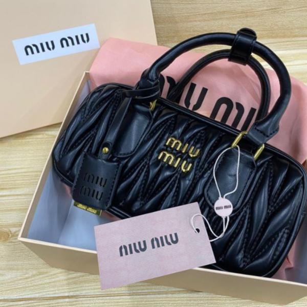 Bolso Mano Diseño Arcadie Miu Miu Negro