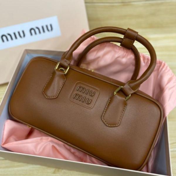 Bolso Mano Diseño Arcadie Miu Miu Cafe