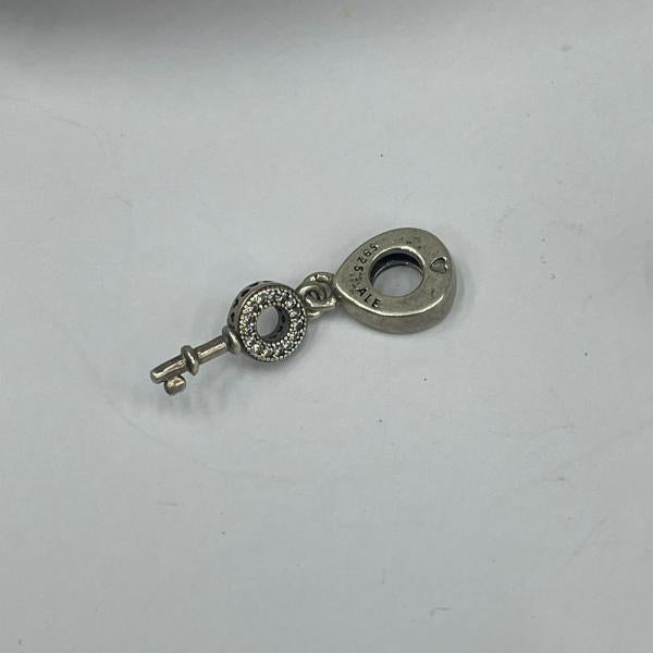 Charm Colgante Llave Pandora Ch01