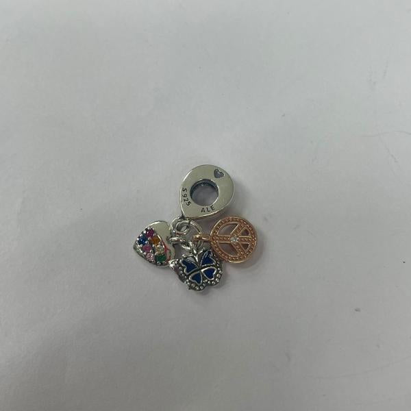 Charm Colgante Triple Corazon Mariposa Amor Y Paz Pandora Ch04