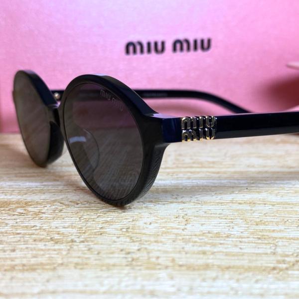Lentes De Sol Modelo 04Zs Marca Miu Miu Negro