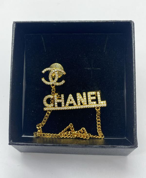 Prendedor  Marca Chanel Diseño Cadena Dorado