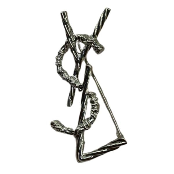 Prendedor  Marca Saint Laurent  Diseño Logotipo Plateado