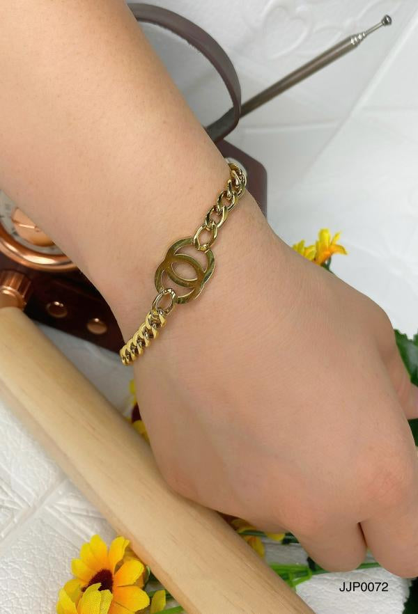 Pulsera De Acero Dorada  Logo/Chanel