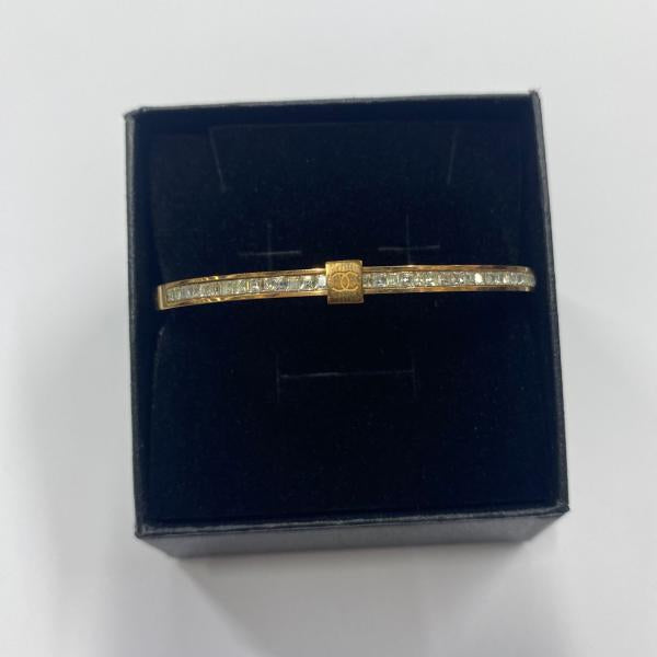 Pulsera De Acero Rigida Chanel Diseño Chanel Pequeño Con Perlas Oro Rosa