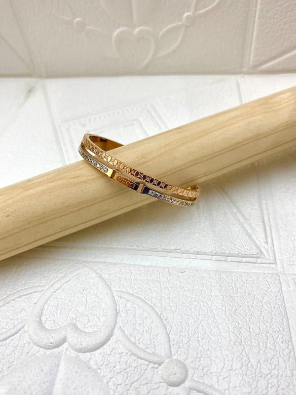 Pulsera De Acero Rigida Gucci Diseño Piedras Doble Oro Rosa