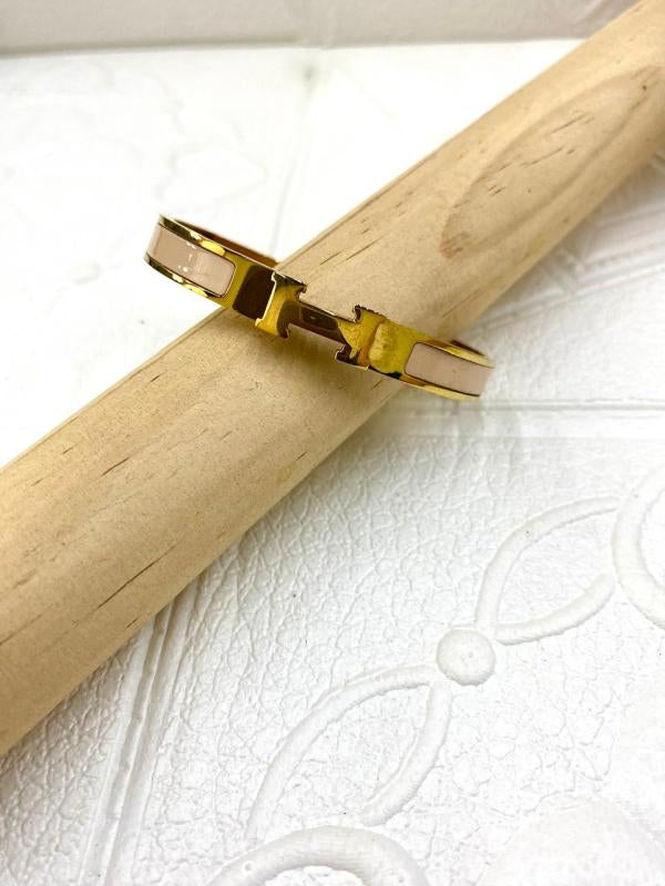 Pulsera De Acero Rigida Hermes Dorada Diseño H Beige