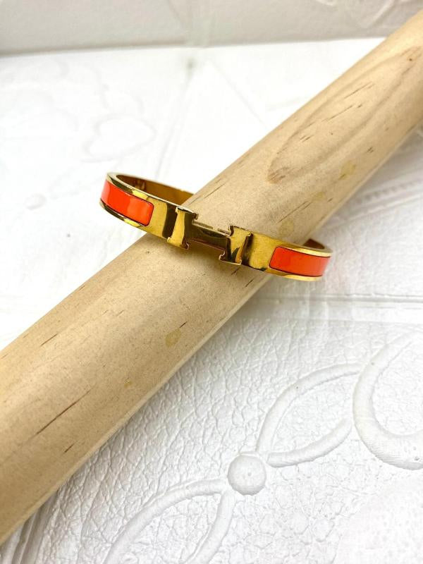 Pulsera De Acero Rigida Hermes Dorada Diseño H Naranja