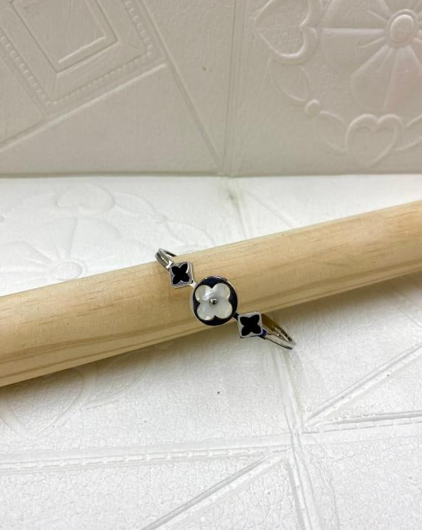 Pulsera De Acero Rigida Louis Vuitton Diseño Lv Flores B/N Plateado