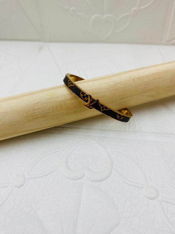 Pulsera De Acero Rigida Louis Vuitton Diseño Lv/Cafe Dorado