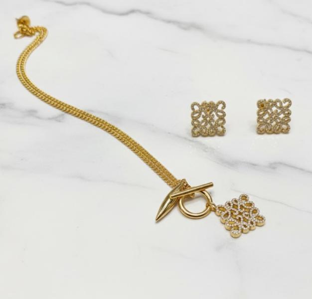 COLLAR DE ACERO LOEWE DORADO