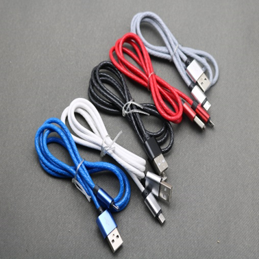 Cables Usb Micro V8 Con Lineas De Relieve Color Negro