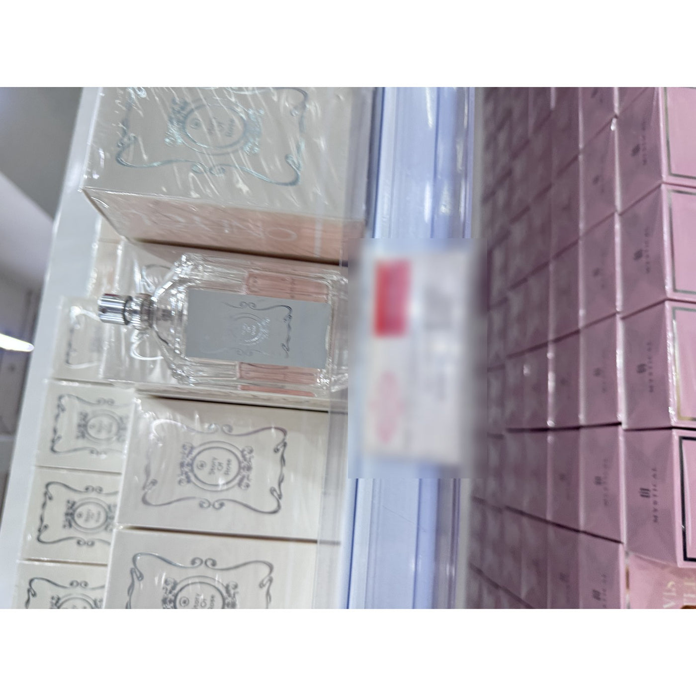 Perfume Story of Rose Frasco Rectangular Rosado con Tapa Plateada