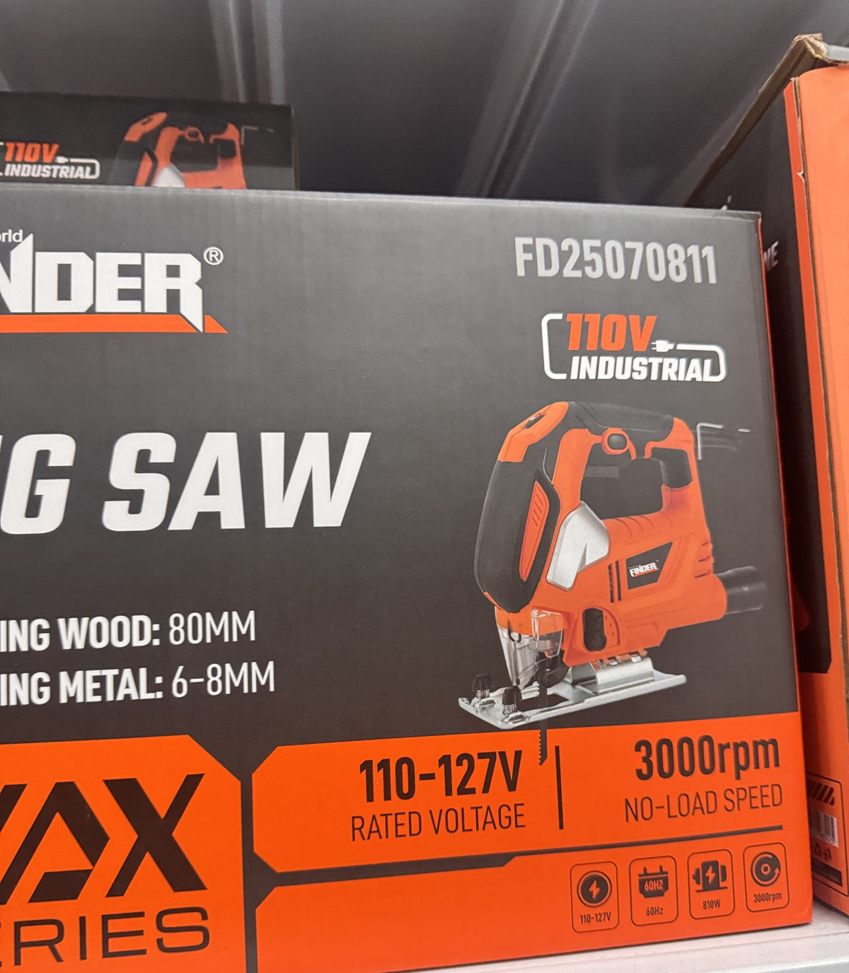 🪚 Sierra Caladora FINDER MAX 810W · 3000 rpm · Corta Madera 80 mm y Metal 6-8 mm - foto real 1